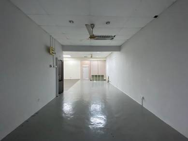 Fully Renovated |Facing Mainroad @ Dataran Dwitasik