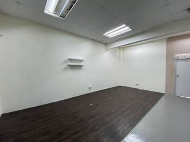 Fully Renovated |Facing Mainroad @ Dataran Dwitasik