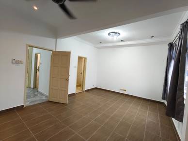 Goodyear Court 8 / 2 ROOMS / 2 PARKING / Near LRT USJ SUBANG JAYA