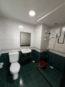 Aster Court Master Room For Rent (Near CIQ, KSL, Holiday Plaza)