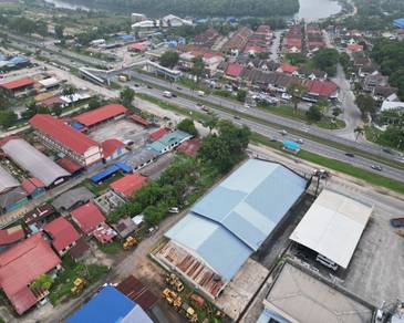 For Rent Batu 3 Facing Main Road Furniture Showroom & WareHouse