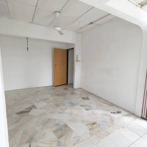 2 Storey House In Taman Bukit Serdang For Rent, Short walk to shops