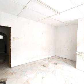 2 Storey House In Taman Bukit Serdang For Rent, Short walk to shops