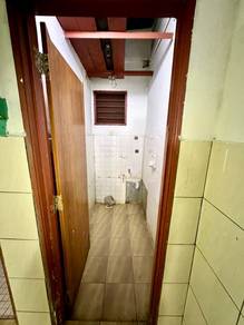 Andalas Klang, Ground flr shop