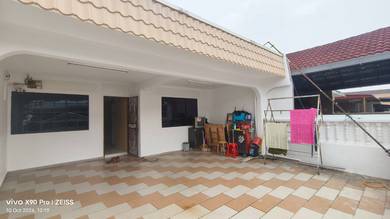 Johor Jaya, 22x70, partially furnished, new painting