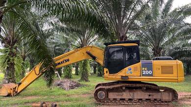 excavator Komatsu P200-7