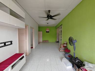 Flat Putra Impian, Seri Kembangan - Bumi Lot | 747 Sqft | 500M To MRT