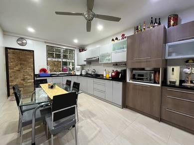 Minden Heights, 2 Storey Semi Detached house. Huge land, Cozy design