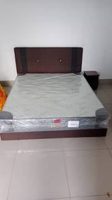 Perabot bilik tidur terpakai