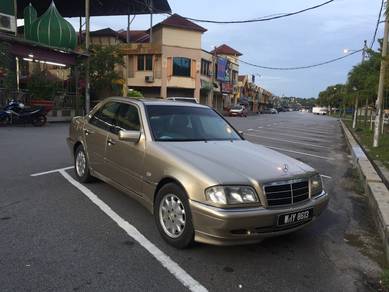 Mercedes Benz 200 2.0 W123 (M)