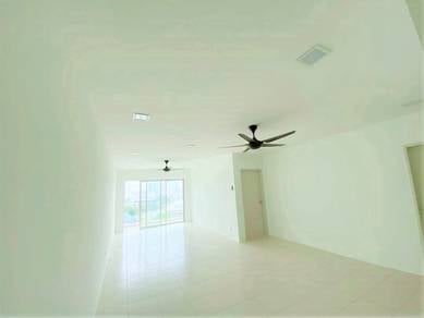 Nice, spacious, gated and guarded Apartment, near LRT, 2 car park