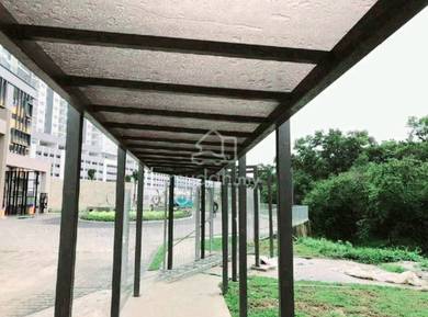 Nice, spacious, gated and guarded Apartment, near LRT, 2 car park