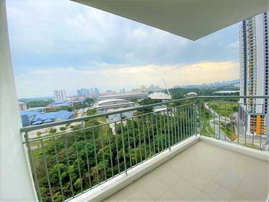 Nice, spacious, gated and guarded Apartment, near LRT, 2 car park