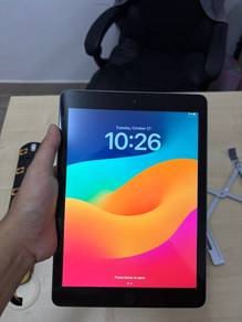 ipad 6th generation 32GB silver