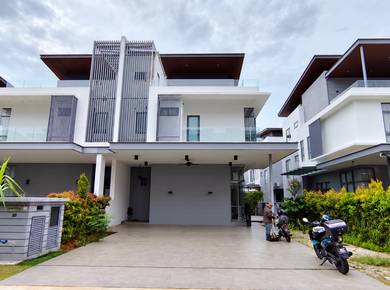 Luxurious 3-Storey Semi-D