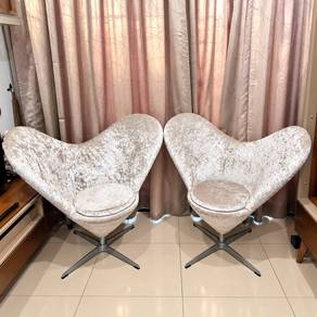 Show House Velvet Swivel Lounge Chair (1 PC)