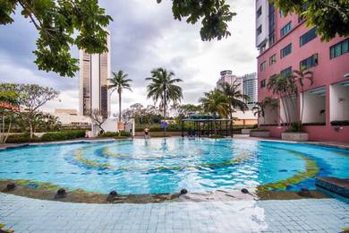 Female bistari Condo room for rent 2 Mins walk to PWTC LRT
