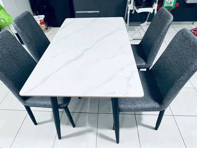 Dining table 4 seaters