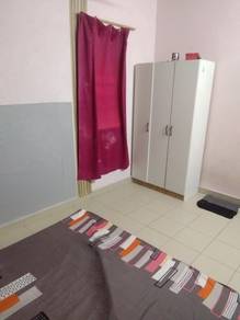 Sri Subang Apartment, opposite Sunway Pyramid medium room