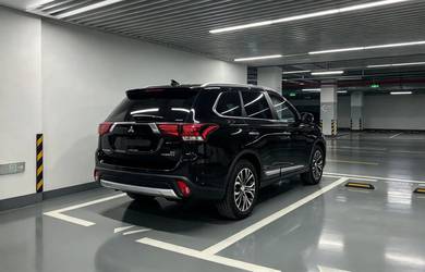 TRUE YEAR 2017 Mitsubishi OUTLANDER 2.0 AWD (A)