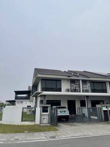 Freehold 💥Renovated💥 20 Ft Extra land Corner Lot Lumira For Sale