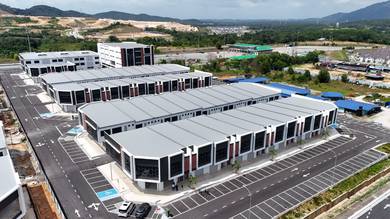 New and Great Location Shoplot for Rent at Ainsdale, Next to Toll Exit