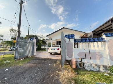 Single Storey House Jalan Pinang Taman Daya Renovated Fully Furnished