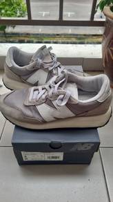 Kasut Lifestyle NB 237