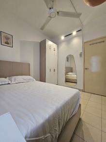 Medium Room. 8Mins walking TO LRT SALAK SELATAN�  5 Mins drive to HUKM
