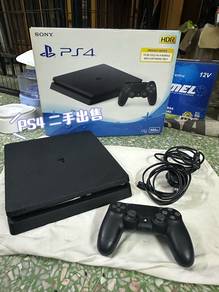 Selling a used PS4 Slim console + 5 game discs