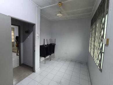 Double storey low cost corner @tamam Johor Jaya / 2bed 1bath / Partial