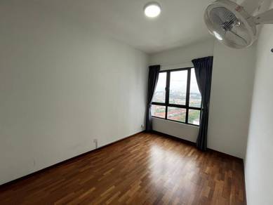 I-soho 2r2b corner unit, walking distance to i-city central mall