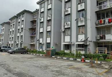 Goodyear court 6 unit for sale near taipan LRT eateries groceries