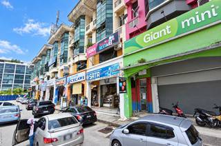 Ground floor shop at Seksyen 6, Kota Damansara for rent