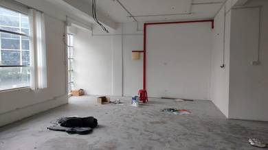 Spacious 300sft corner unit for rent at Seksyen 6, Kota Damansara