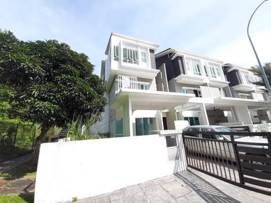 【Corner with Land】 2x Airconds, Free Clubhouse Access, Gym & Swim