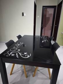 Meja Makan untuk dilepaskan