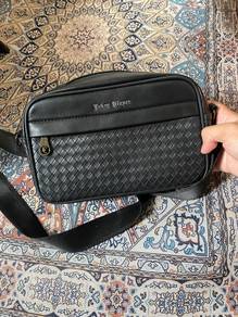 Joker Player Sling Bag (Black)