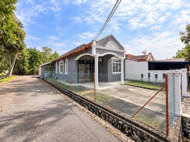 Fully RENOVATED! End Lot Single Storey, Taman Desa Cempaka Nilai