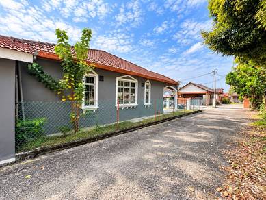 Fully RENOVATED! End Lot Single Storey, Taman Desa Cempaka Nilai