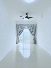Nice brand new condo, gated & guarded, equine, 2 car park