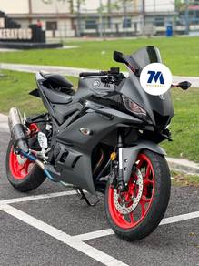 Yamaha R25 sportbike TMM