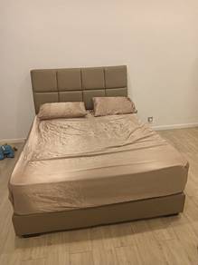 Queen bed