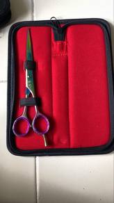 Haircutting scissors