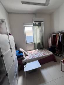 Sharing room,katil ada. Sharing 2 orang. Mencari seorang sahja lagi.