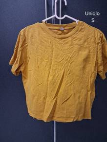 Mustard color Uniqlo t-shirt 