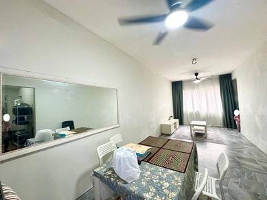 Iris Apartment (Saujana Utama)
