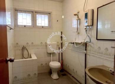 Jalan Kuala Kangsar Double Semi-D Middle Room