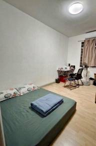 Clean Middle Room at Bukit OUG Condo – 5 Mins Walk to LRT Awam Besar