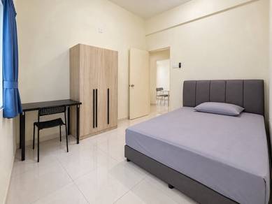 Cozy Middle Room for Rent @ The H20, Jelutong.